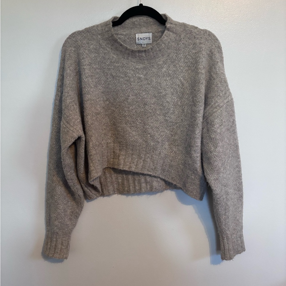 sndys sweater grey with long sleeves, cropped fit size small
